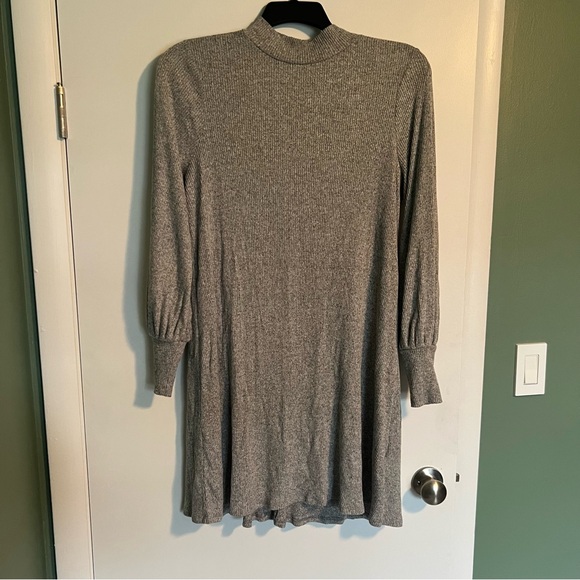 Express Dresses & Skirts - EXPRESS GREY MOCK NECK LONG SLEEVE SHIFT DRESS